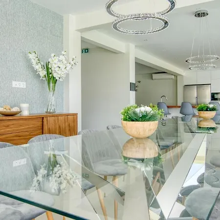 Promotion May June & July - Last Dates! Villa *